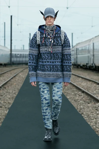 Look 24